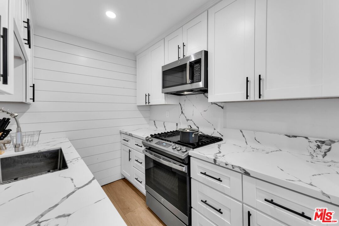 1741 Granville Ave Unit: 104