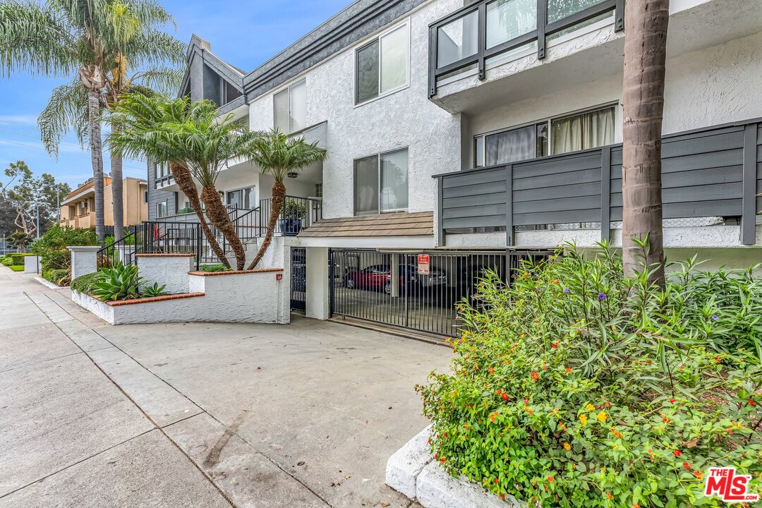 1741 Granville Ave Unit: 104