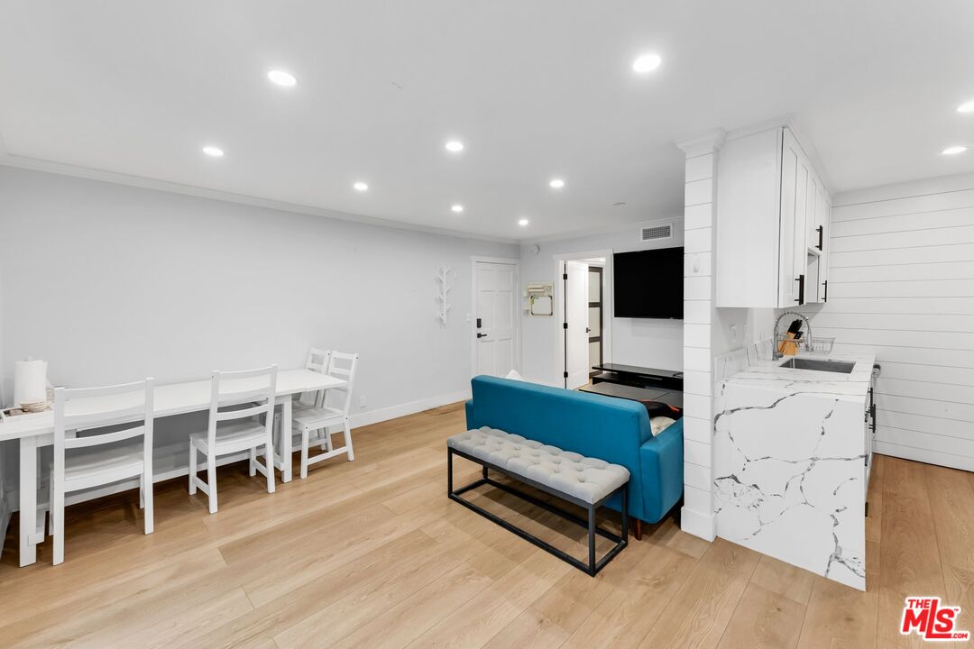 1741 Granville Ave Unit: 104