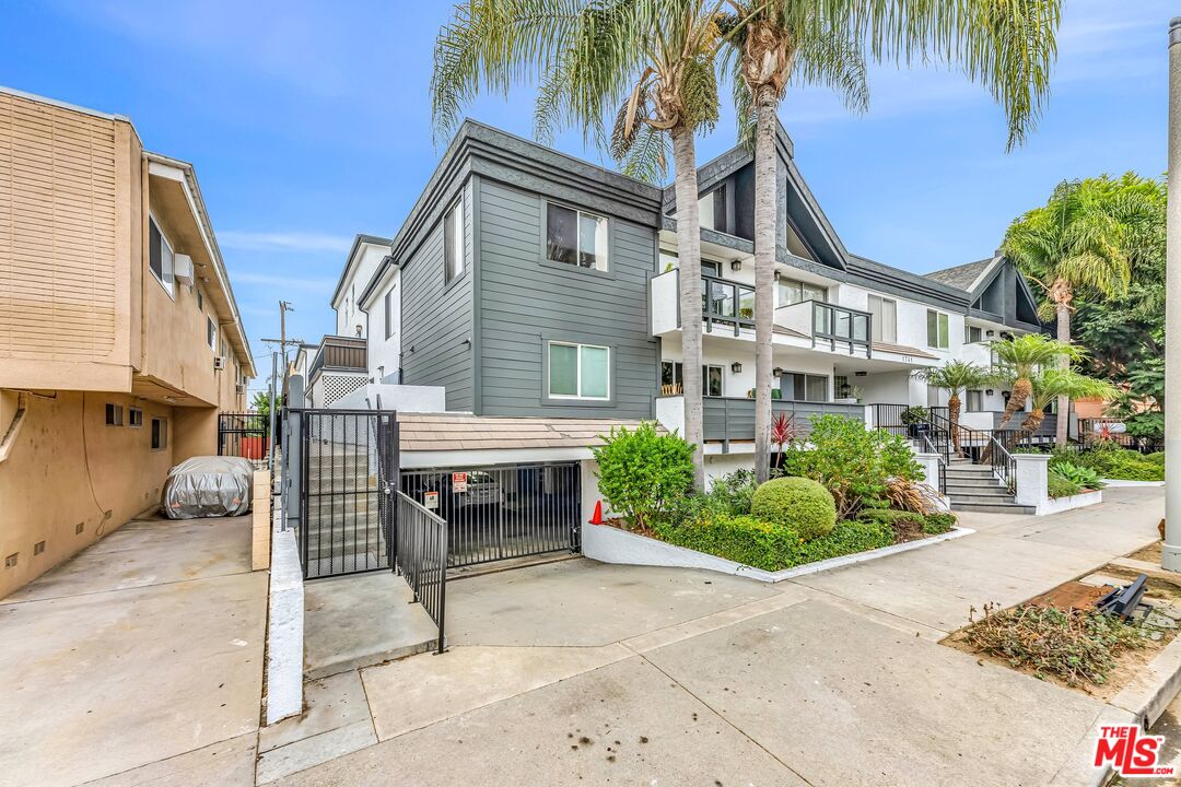 1741 Granville Ave Unit: 104
