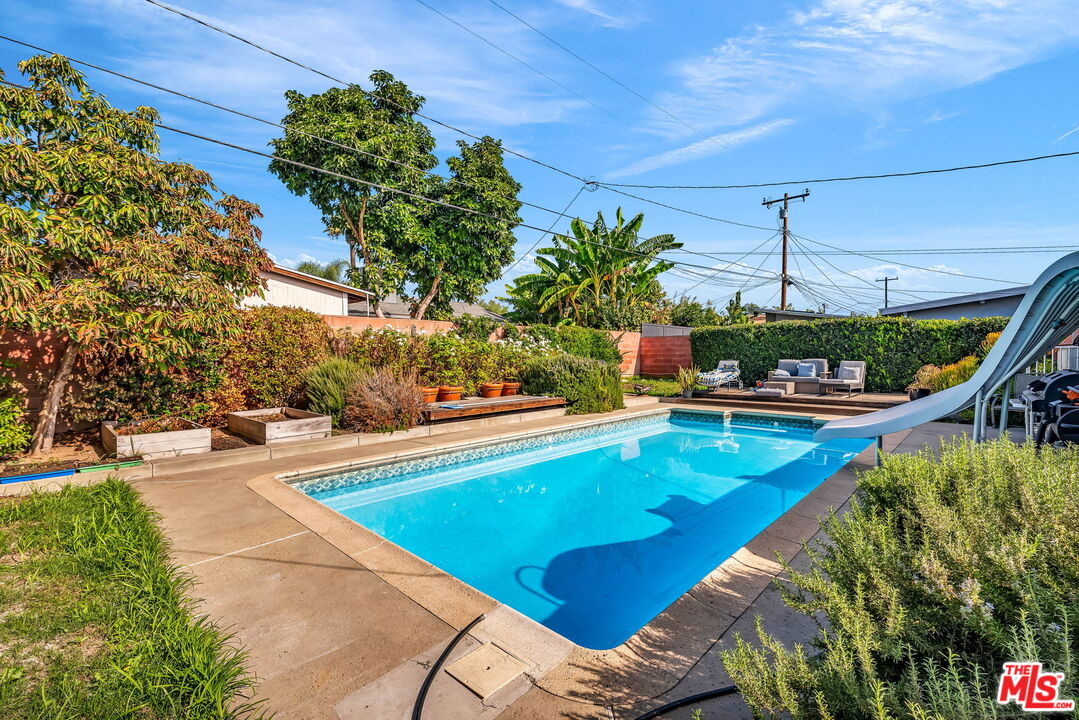 18347 E Bellefont Dr