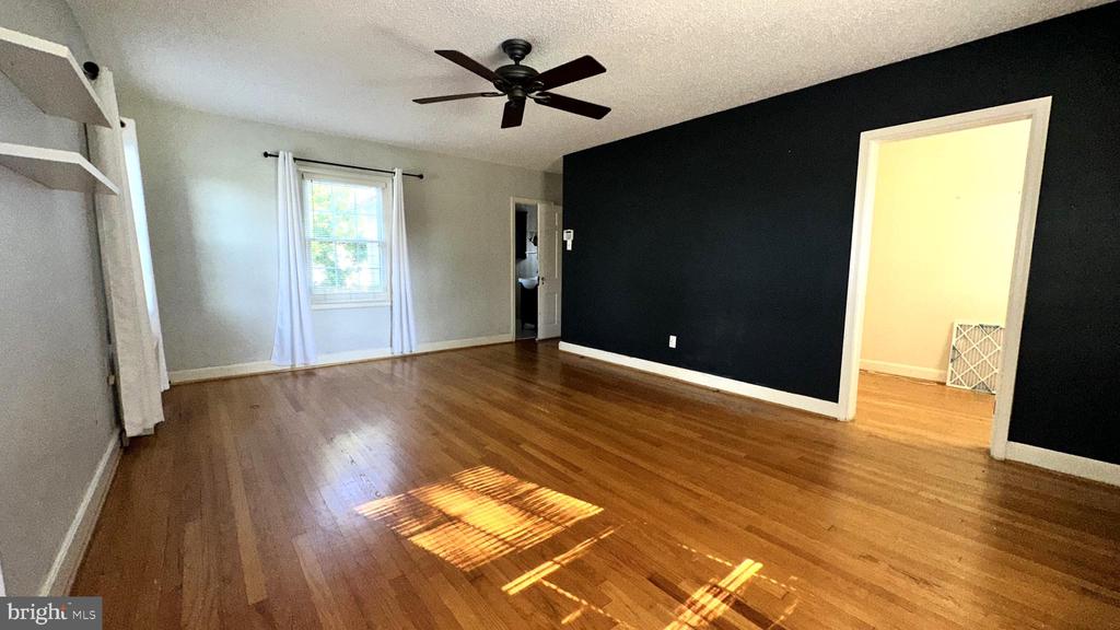 489 COUNTRY CLUB ROAD