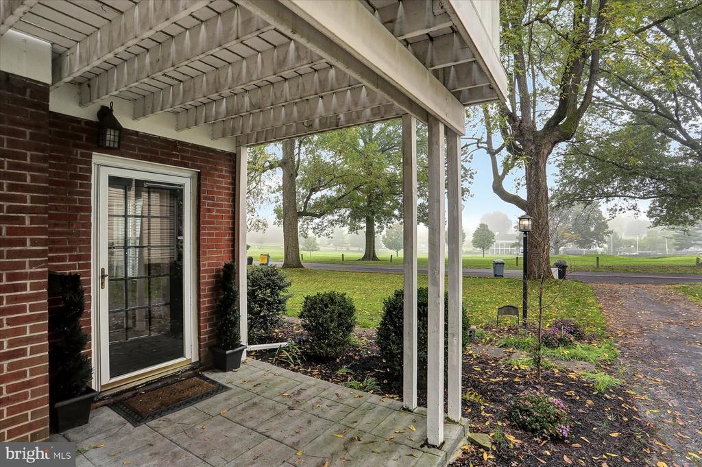 489 COUNTRY CLUB ROAD