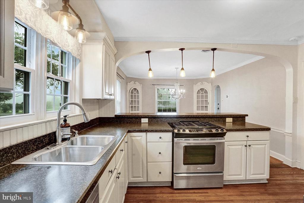 489 COUNTRY CLUB ROAD