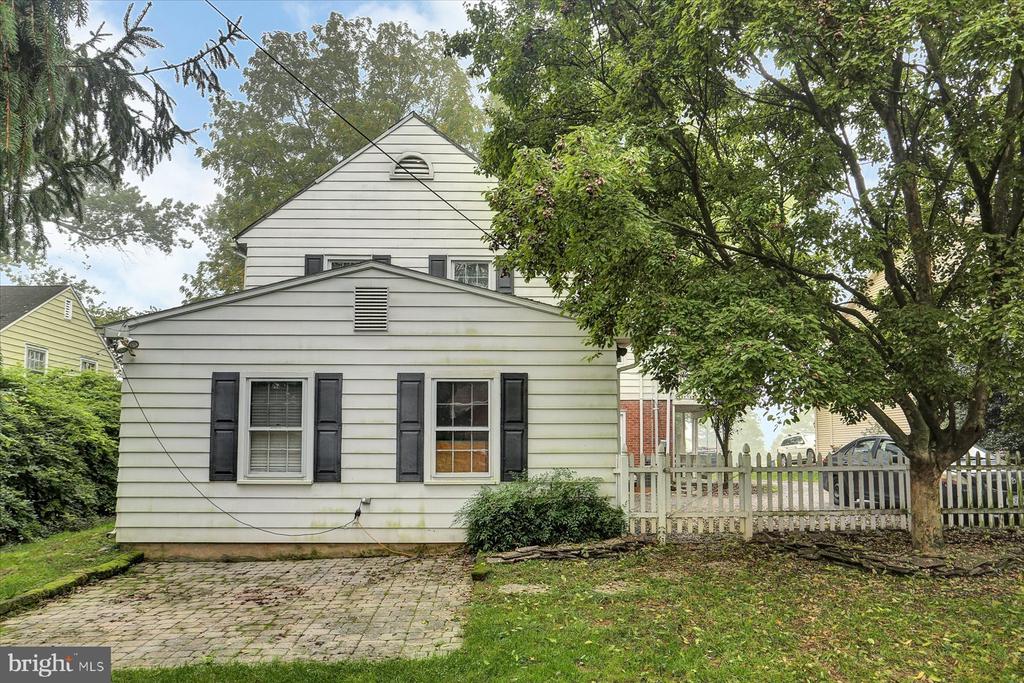 489 COUNTRY CLUB ROAD