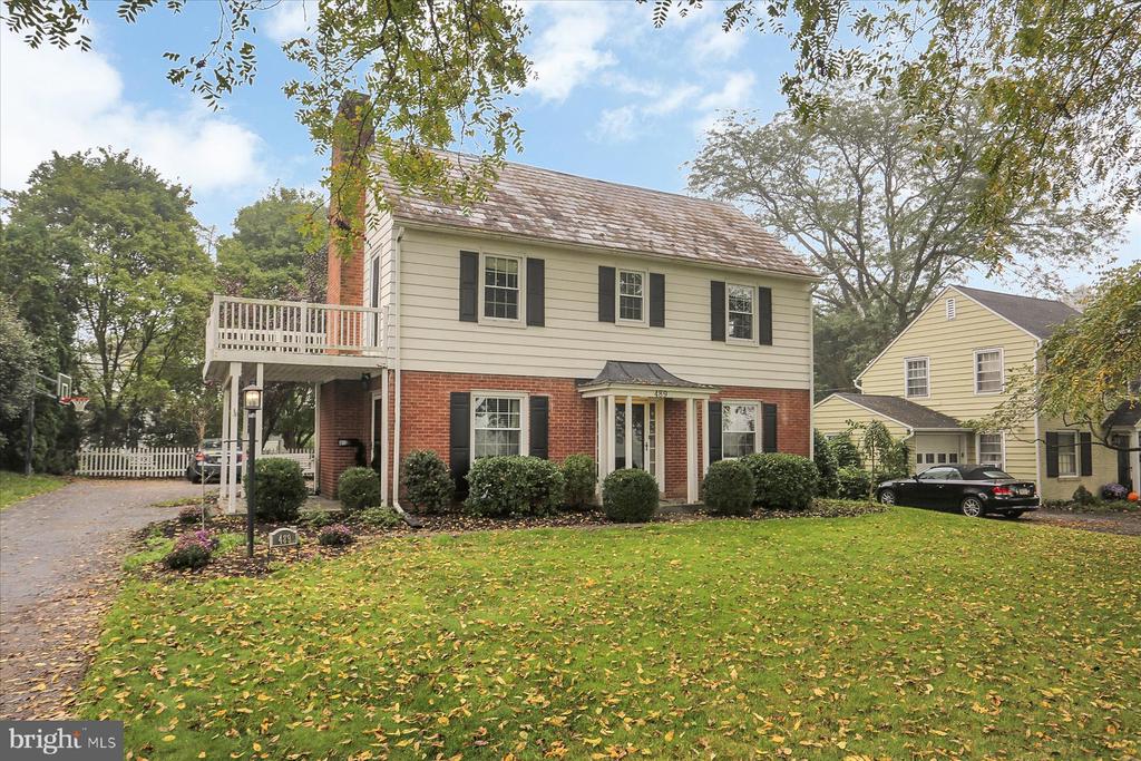 489 COUNTRY CLUB ROAD