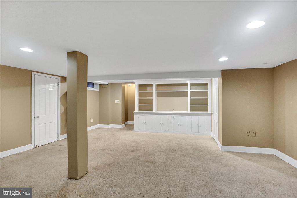 489 COUNTRY CLUB ROAD