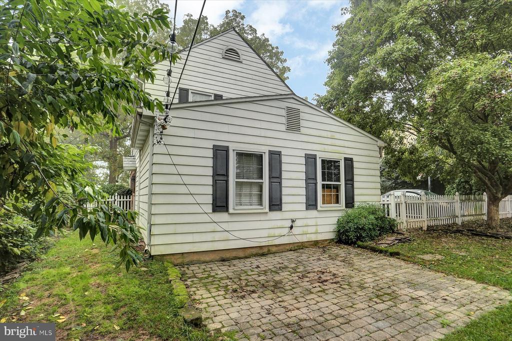 489 COUNTRY CLUB ROAD