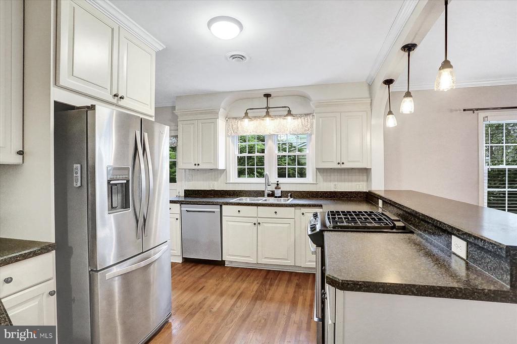 489 COUNTRY CLUB ROAD