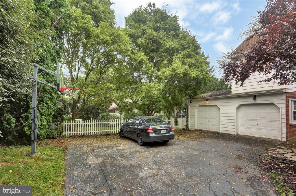 489 COUNTRY CLUB ROAD