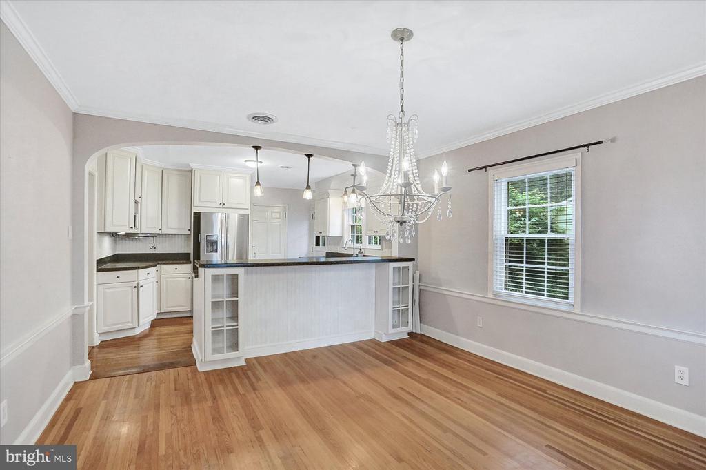 489 COUNTRY CLUB ROAD