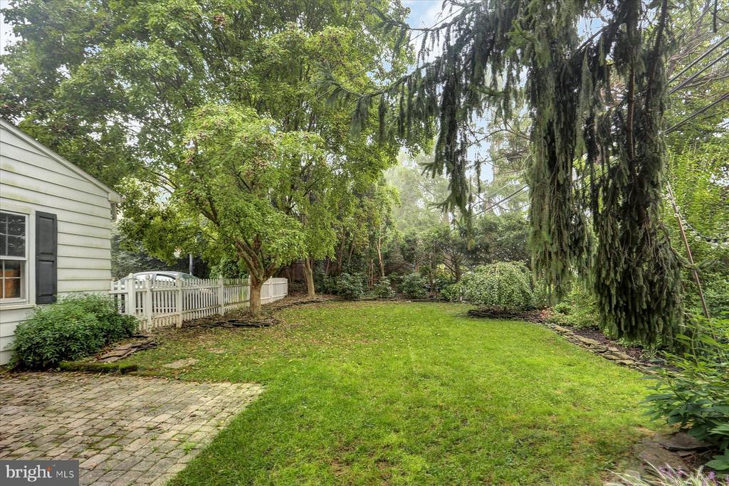 489 COUNTRY CLUB ROAD