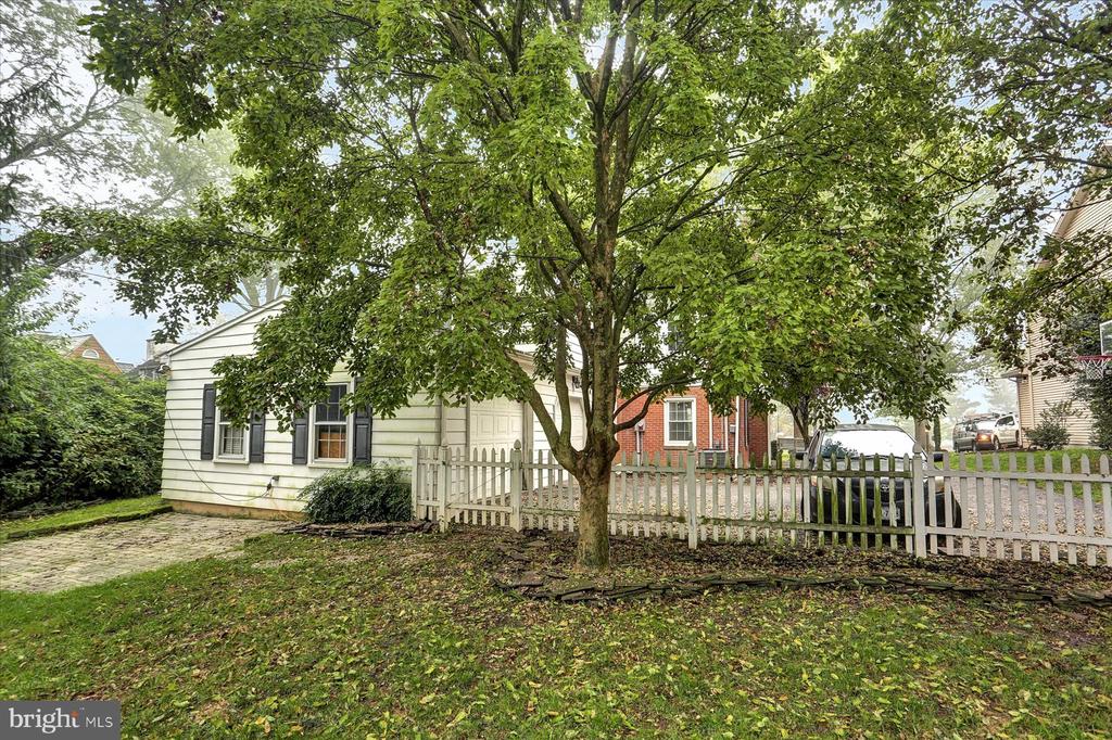 489 COUNTRY CLUB ROAD