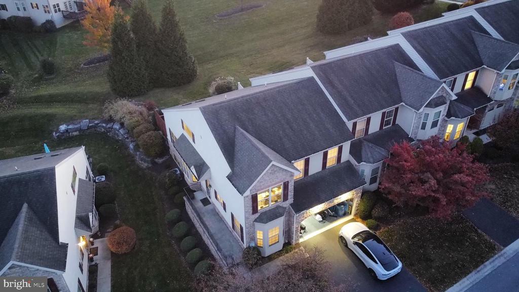1908 ROXBURY COURT