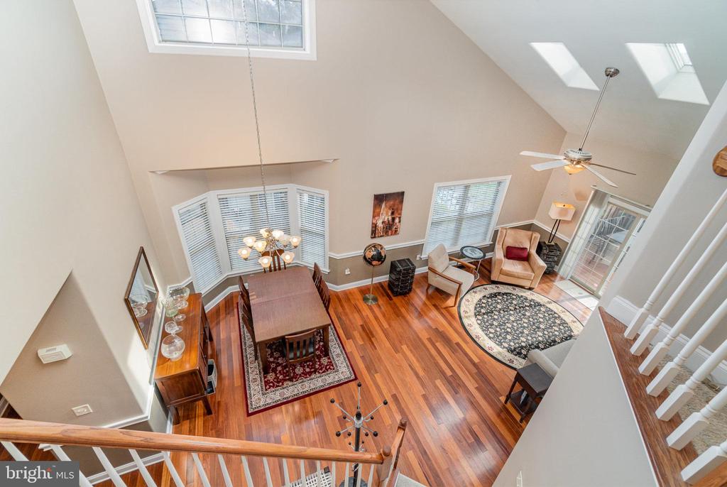 1908 ROXBURY COURT