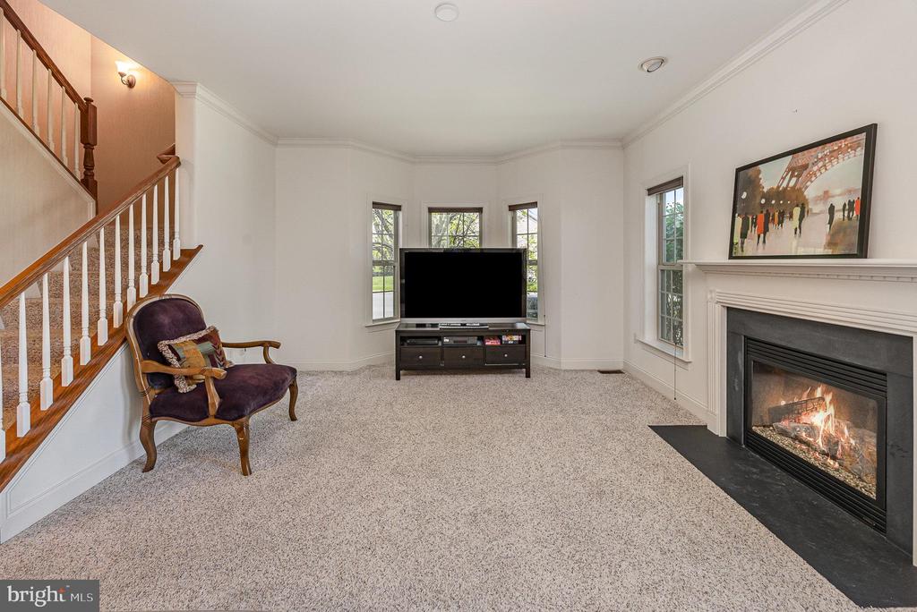 1901 ROXBURY COURT