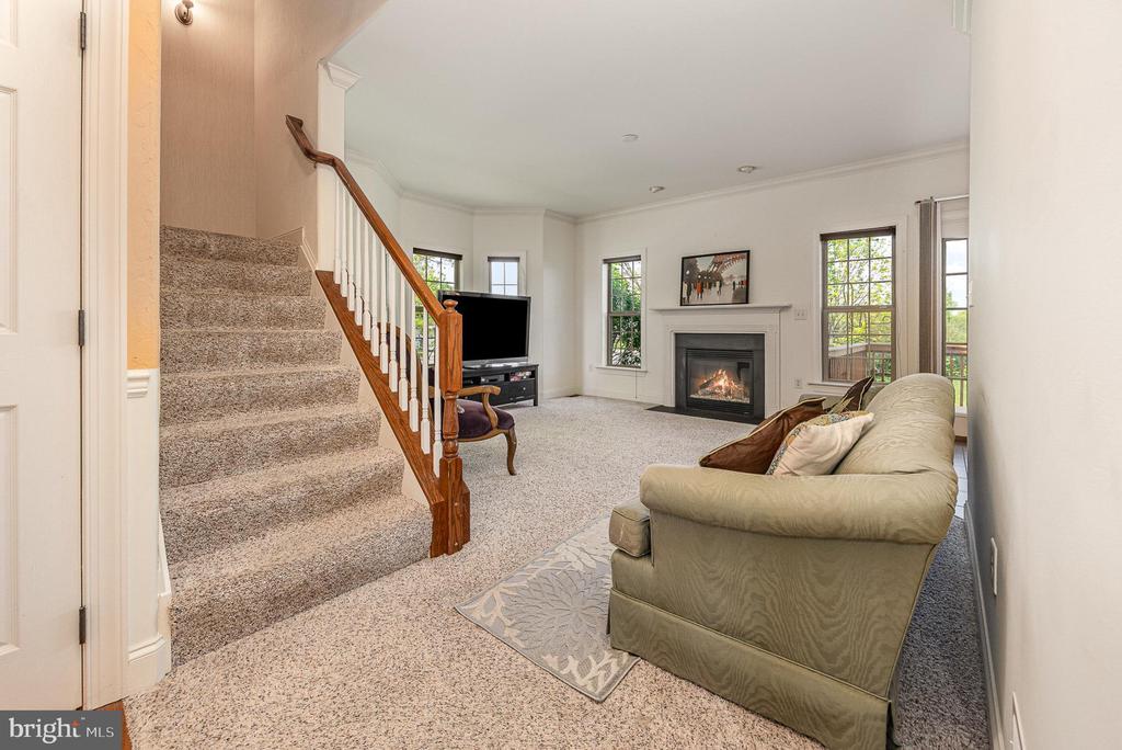 1901 ROXBURY COURT