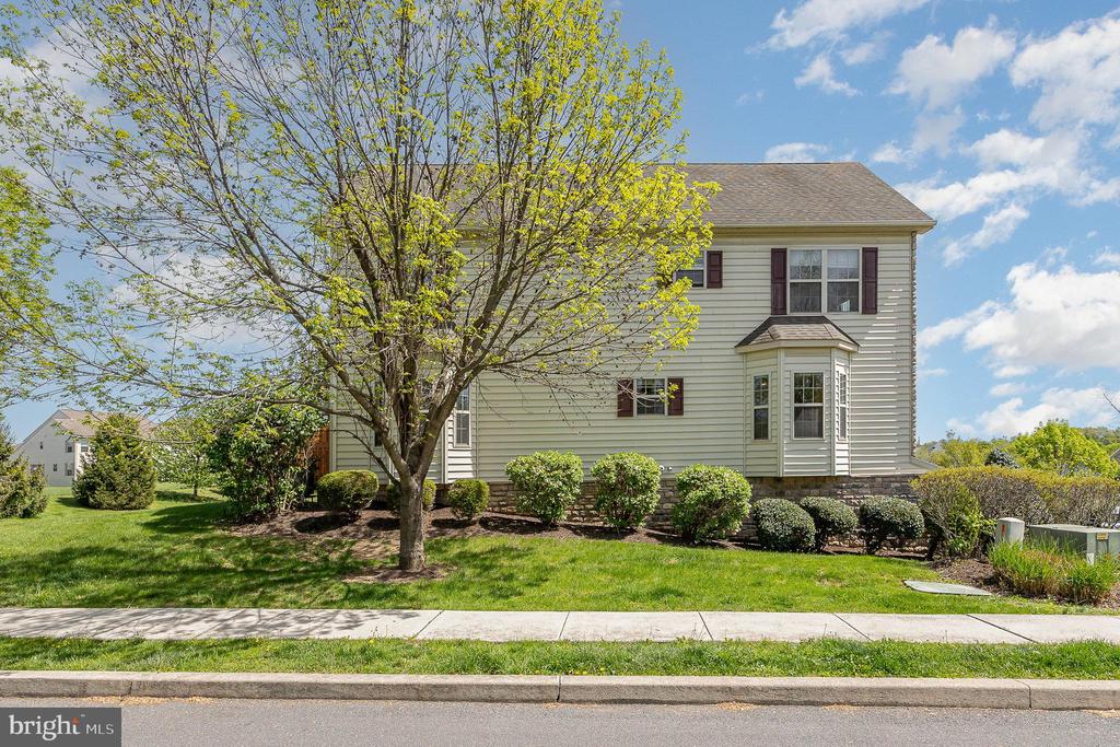 1901 ROXBURY COURT