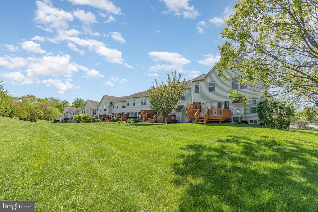 1901 ROXBURY COURT