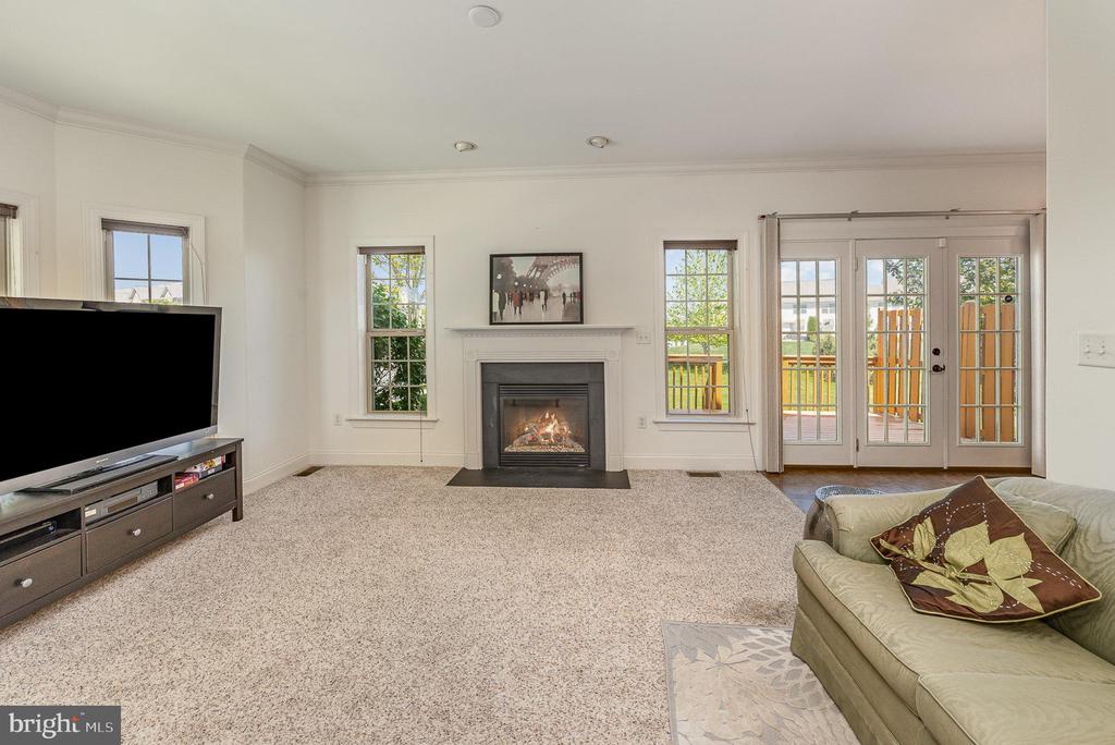 1901 ROXBURY COURT