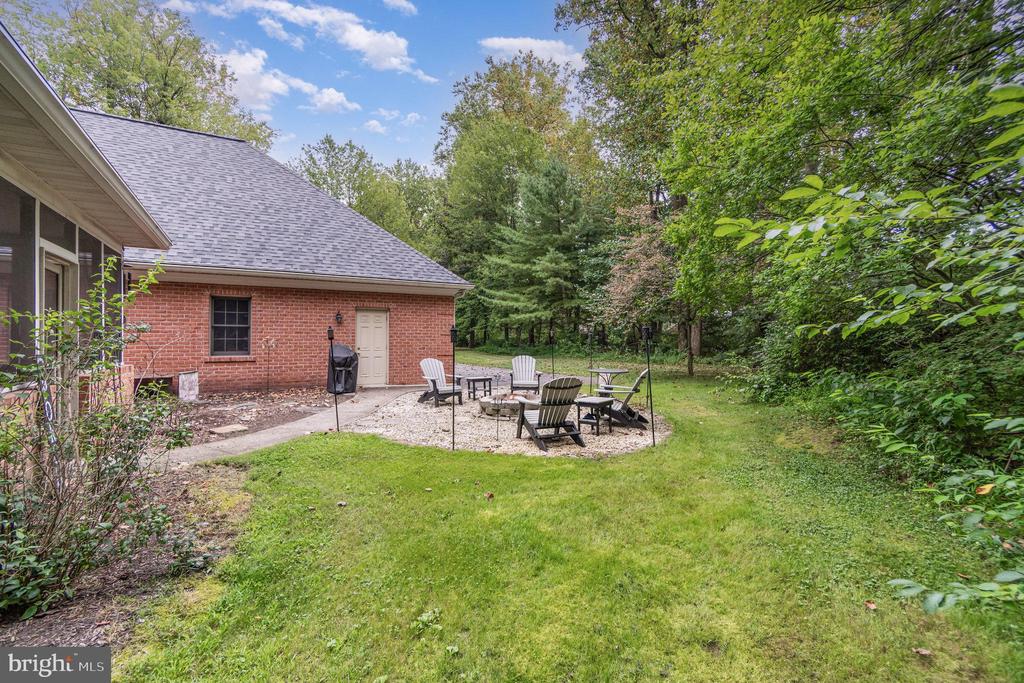 4007 PINE NEEDLES DRIVE