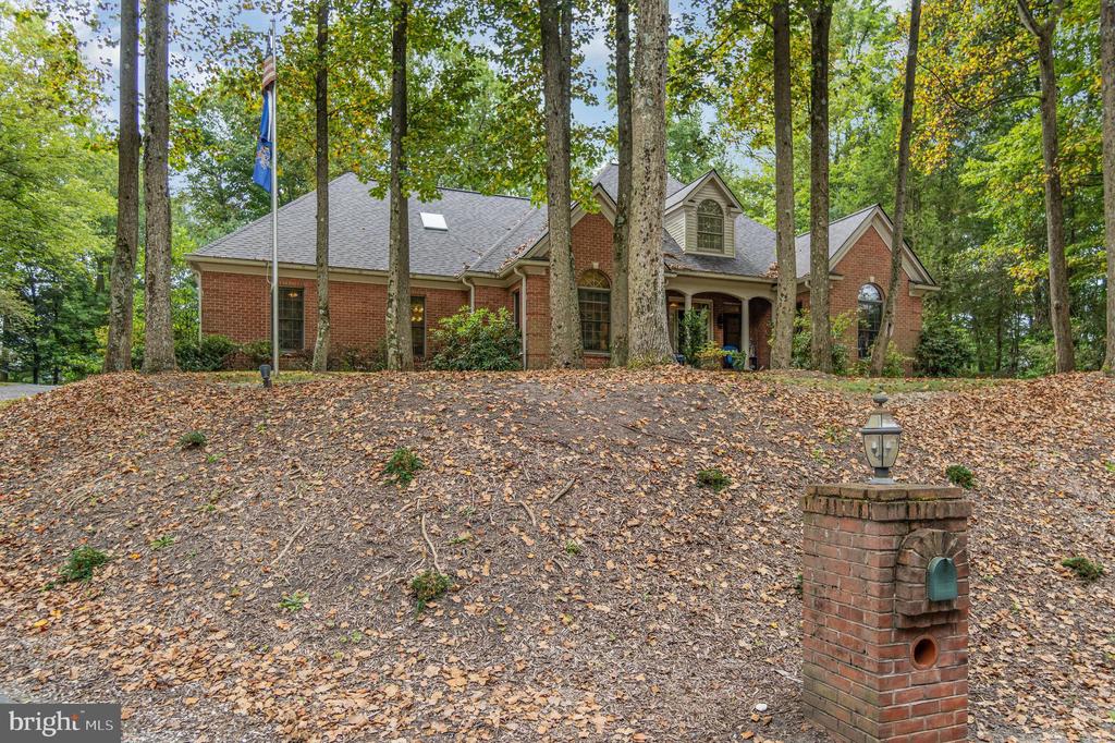 4007 PINE NEEDLES DRIVE