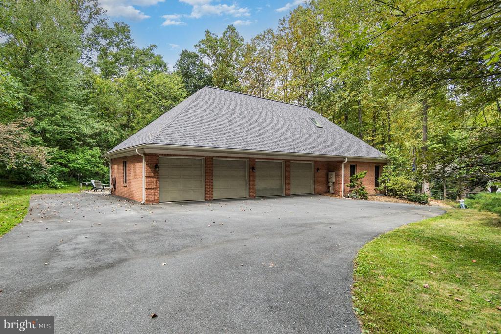 4007 PINE NEEDLES DRIVE