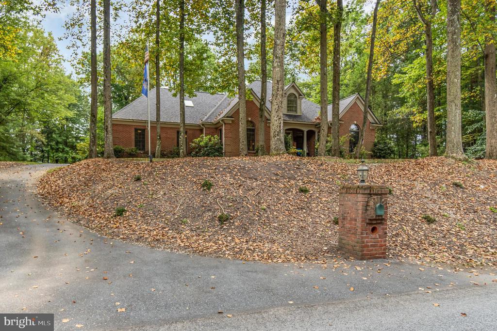 4007 PINE NEEDLES DRIVE