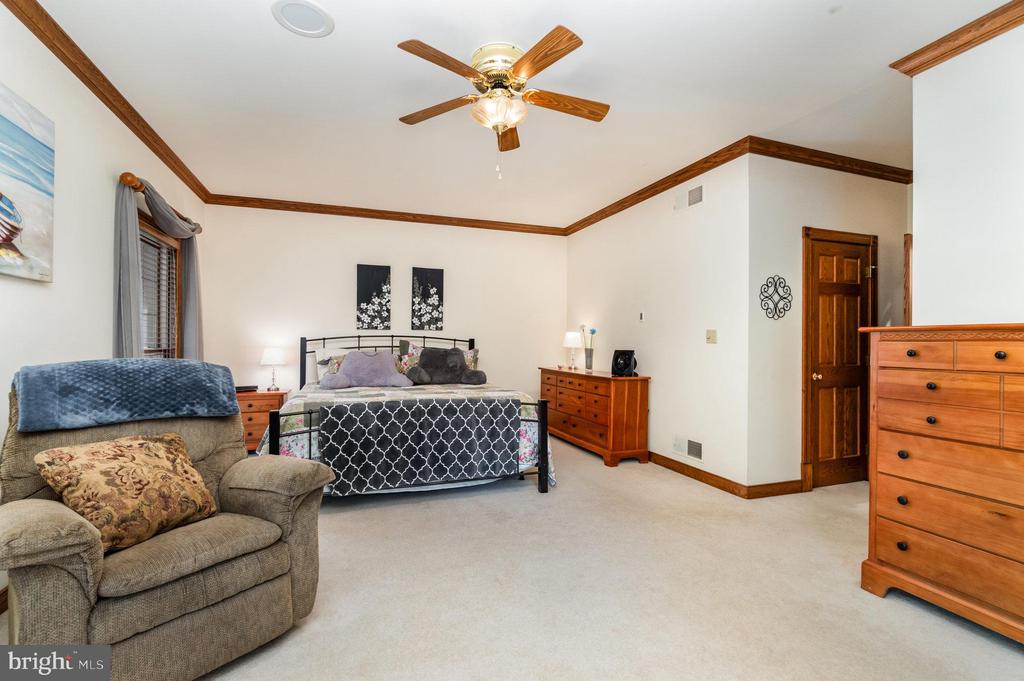 4007 PINE NEEDLES DRIVE