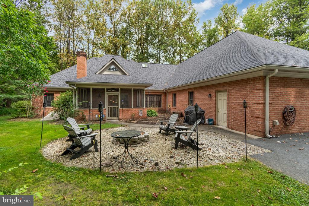 4007 PINE NEEDLES DRIVE