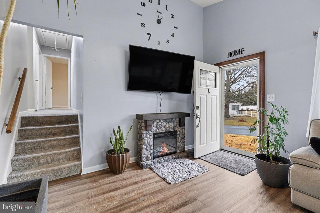 2184 PAXTON DRIVE