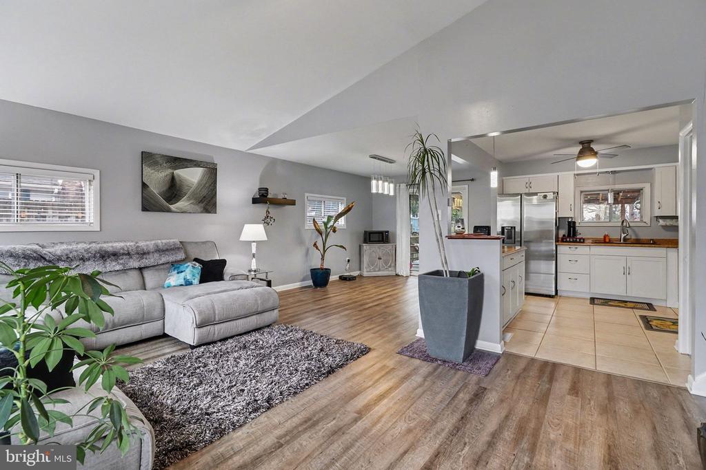 2184 PAXTON DRIVE