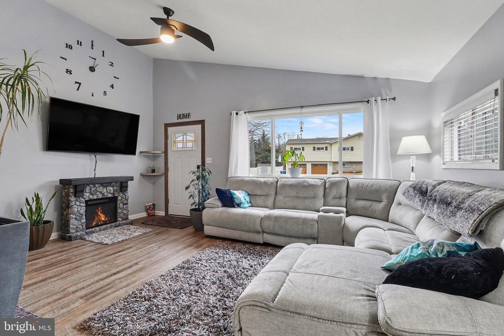 2184 PAXTON DRIVE