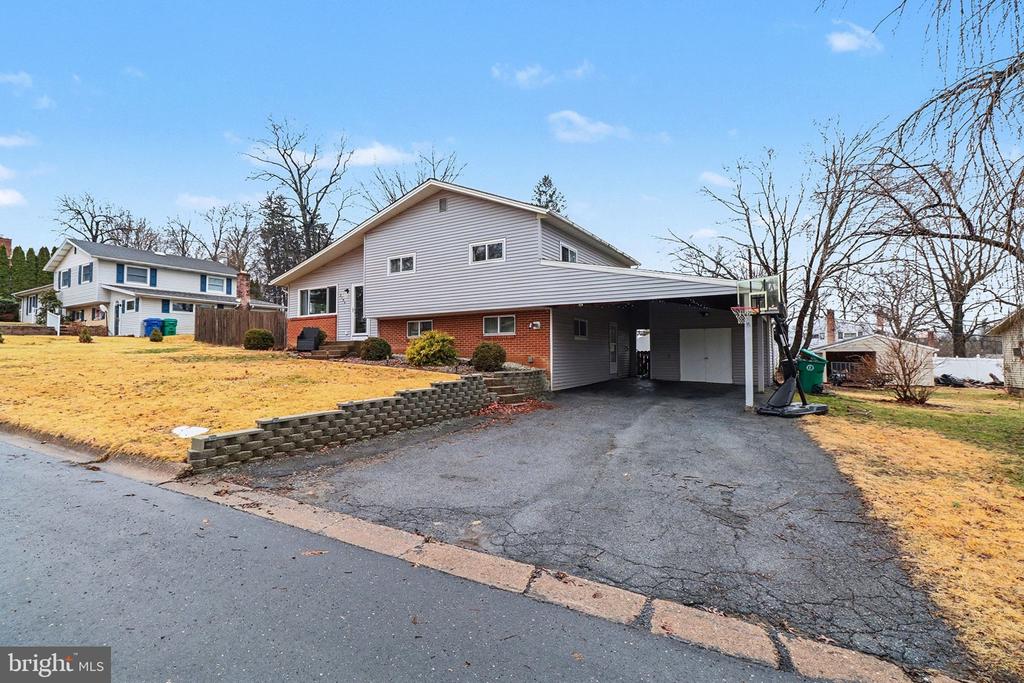 2184 PAXTON DRIVE