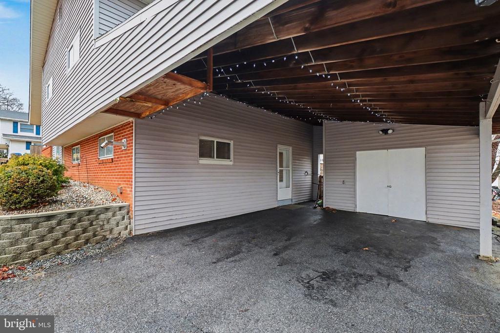 2184 PAXTON DRIVE