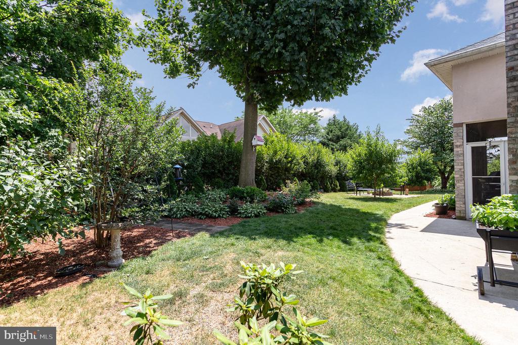 7027 FAIRWAY DRIVE E