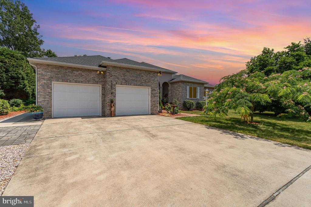 7027 FAIRWAY DRIVE E