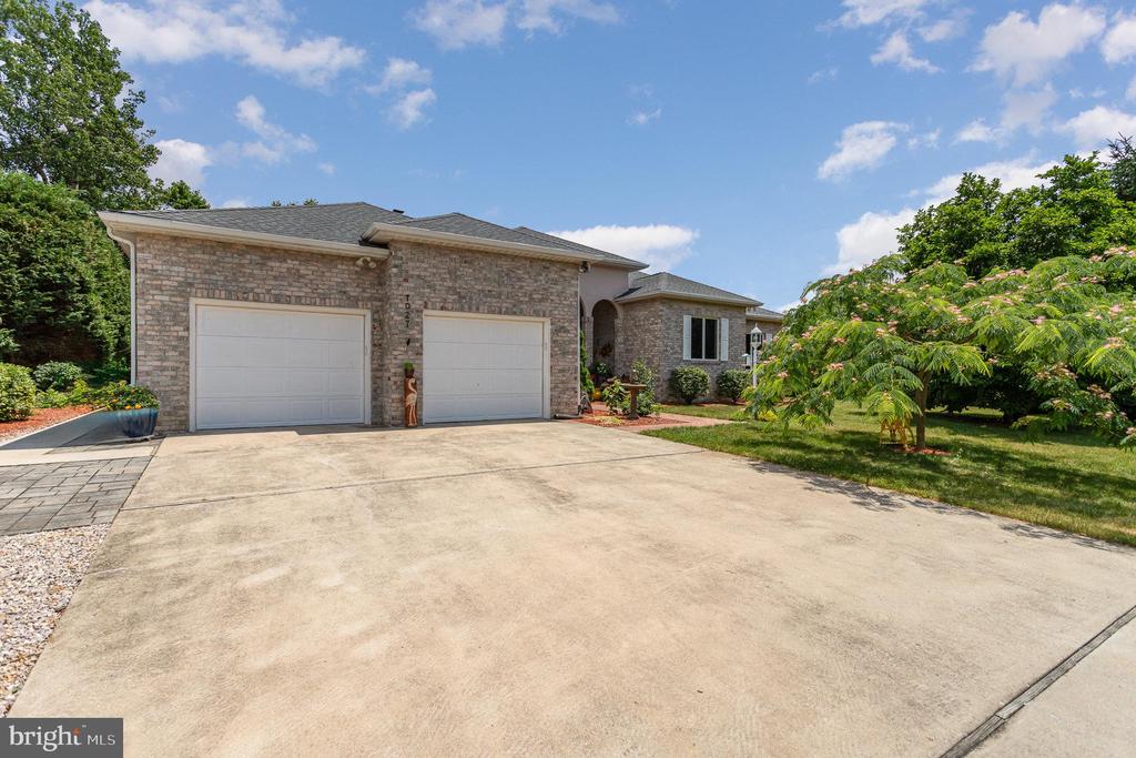 7027 FAIRWAY DRIVE E