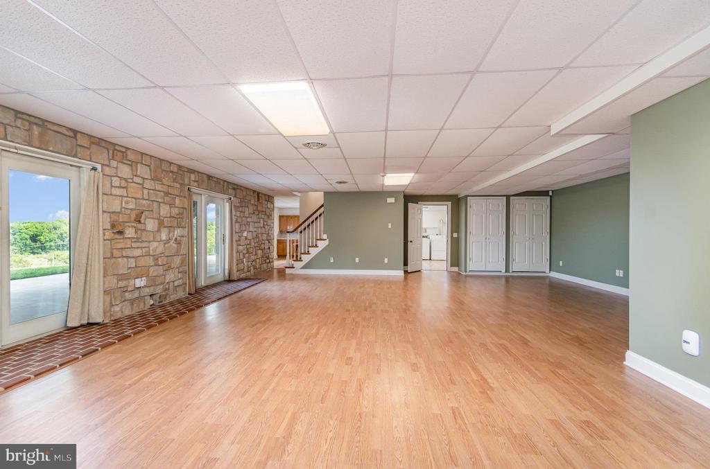 562 W 8TH STREET