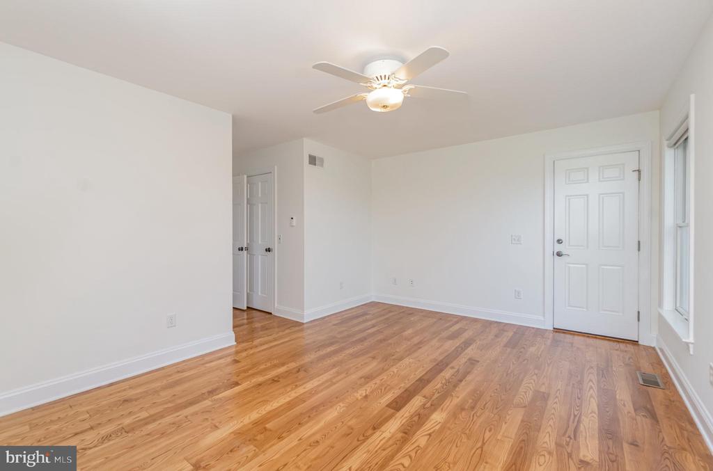 562 W 8TH STREET