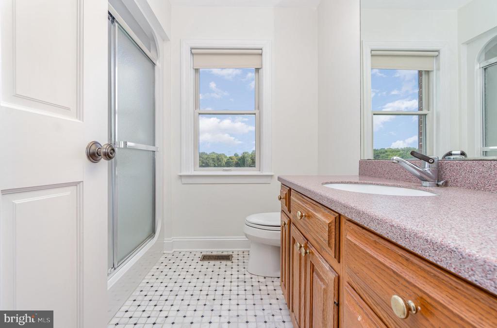 562 W 8TH STREET