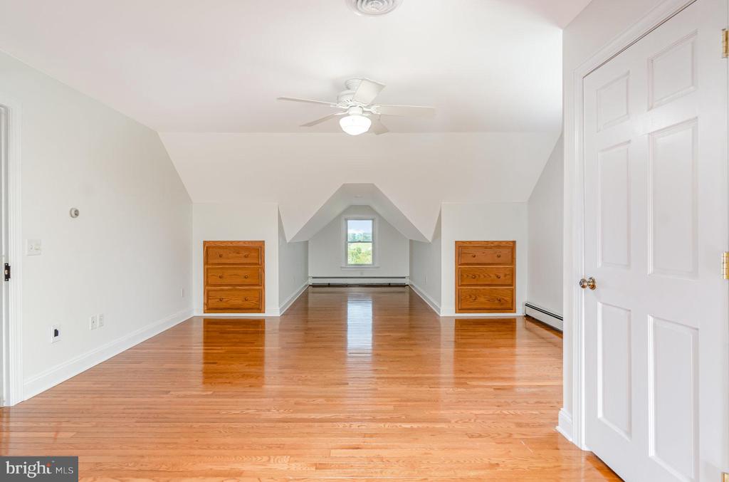 562 W 8TH STREET