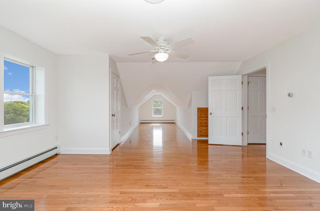 562 W 8TH STREET