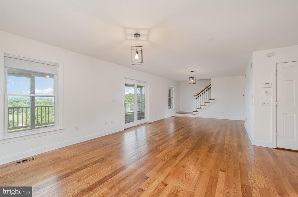 562 W 8TH STREET