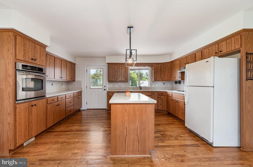 562 W 8TH STREET