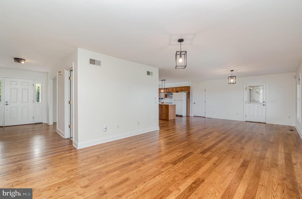 562 W 8TH STREET