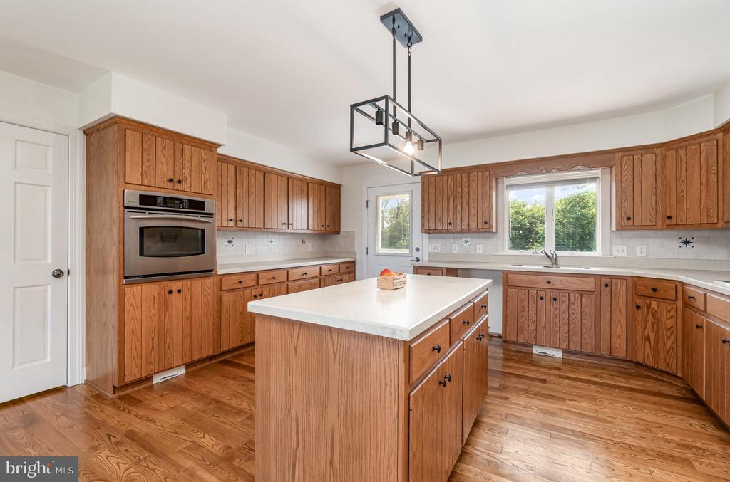 562 W 8TH STREET