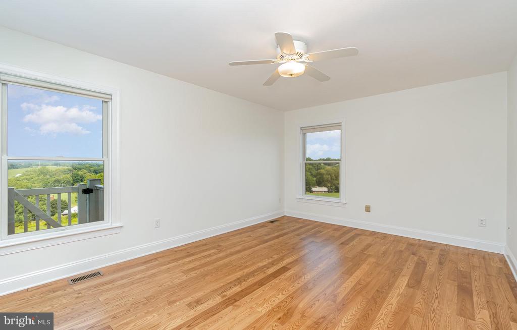 562 W 8TH STREET