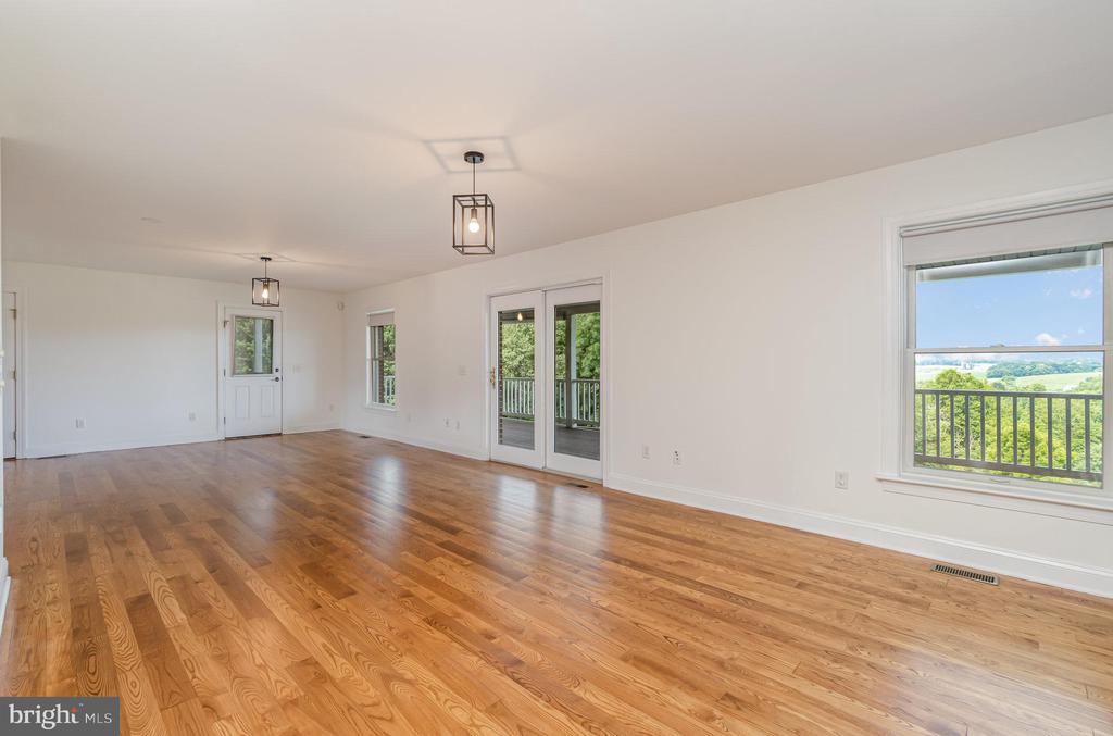 562 W 8TH STREET