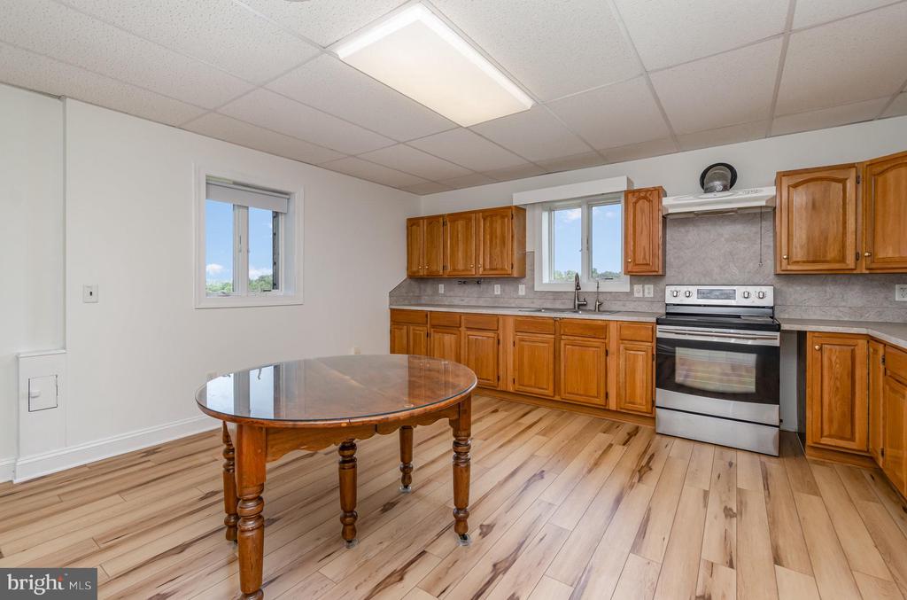 562 W 8TH STREET